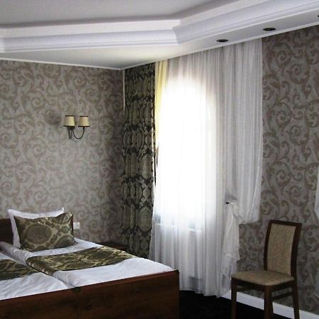 Kera Hotel Neszterenki Kültér fotó