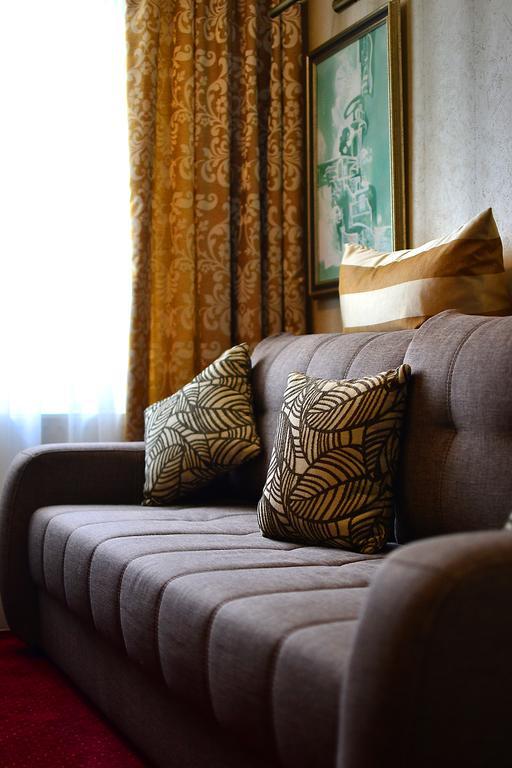 Kera Hotel Neszterenki Kültér fotó