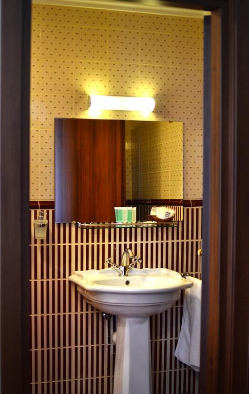 Kera Hotel Neszterenki Kültér fotó