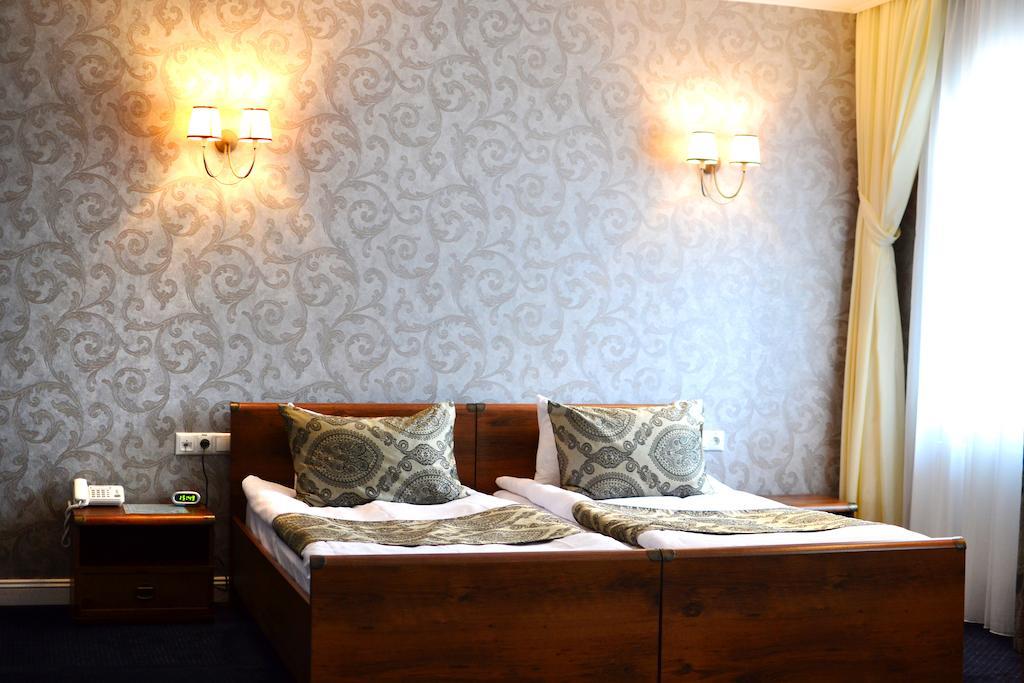 Kera Hotel Neszterenki Szoba fotó