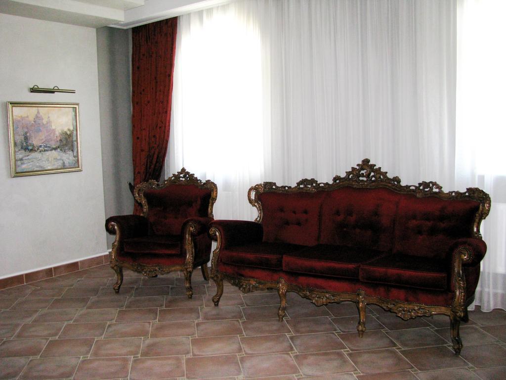 Kera Hotel Neszterenki Kültér fotó