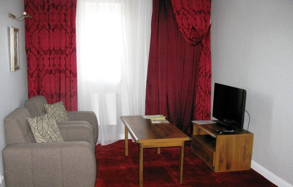 Kera Hotel Neszterenki Szoba fotó