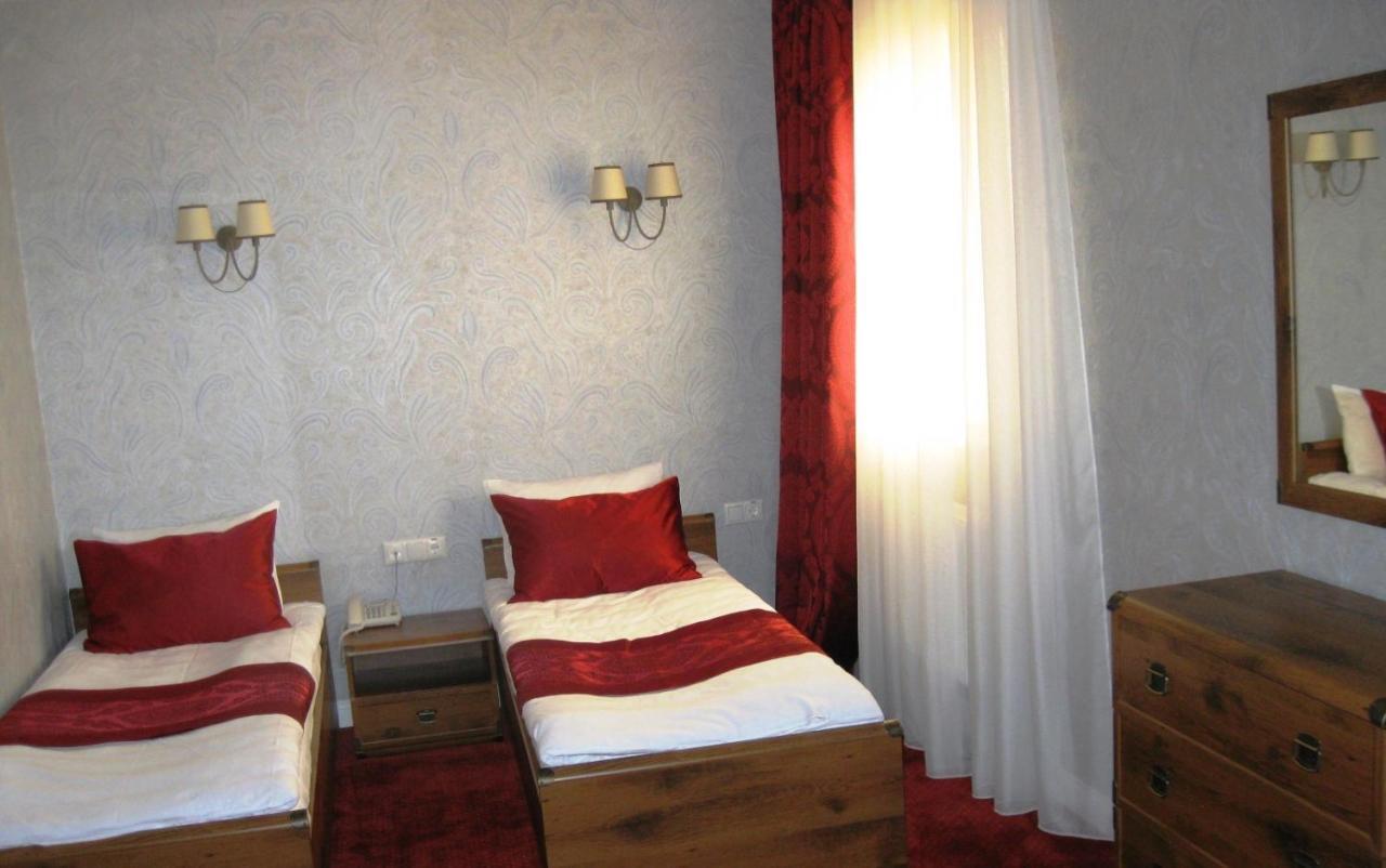 Kera Hotel Neszterenki Kültér fotó