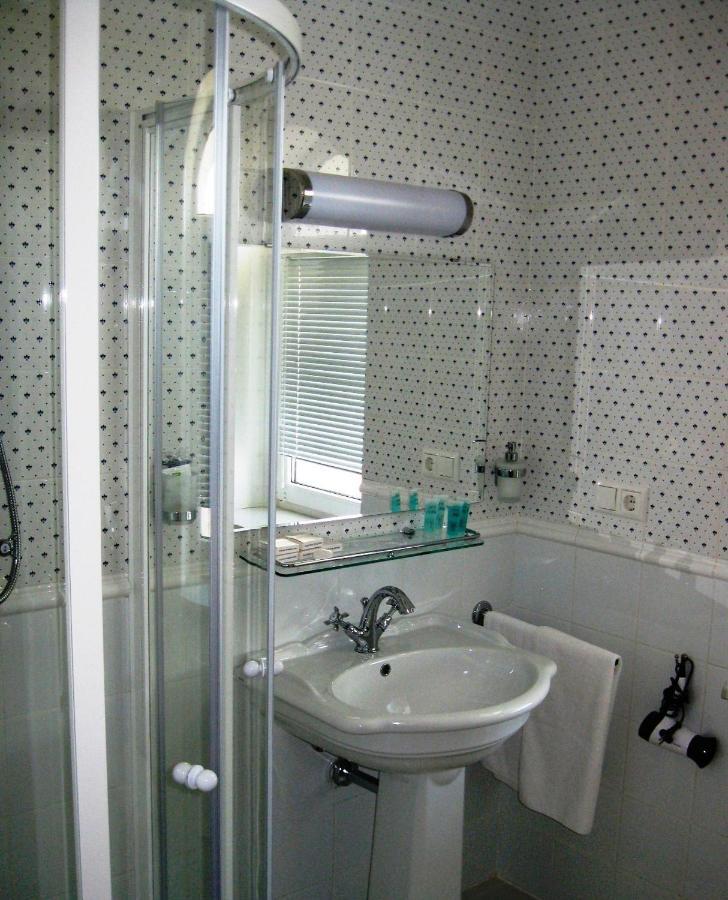 Kera Hotel Neszterenki Kültér fotó